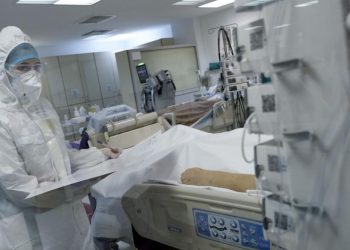 Ξεπέρασαν τους 400 οι διασωληνωμένοι ασθενείς με covid-19 στις ΜΕΘ