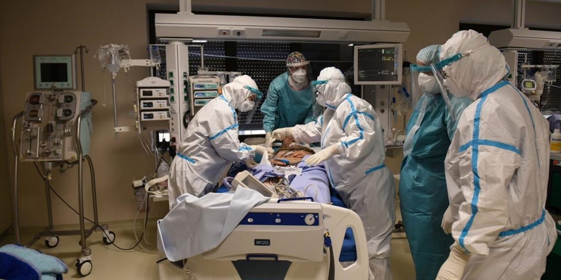Αυξάνονται οι διασωληνωμένοι ασθενείς στις ΜΕΘ λόγω covid-19