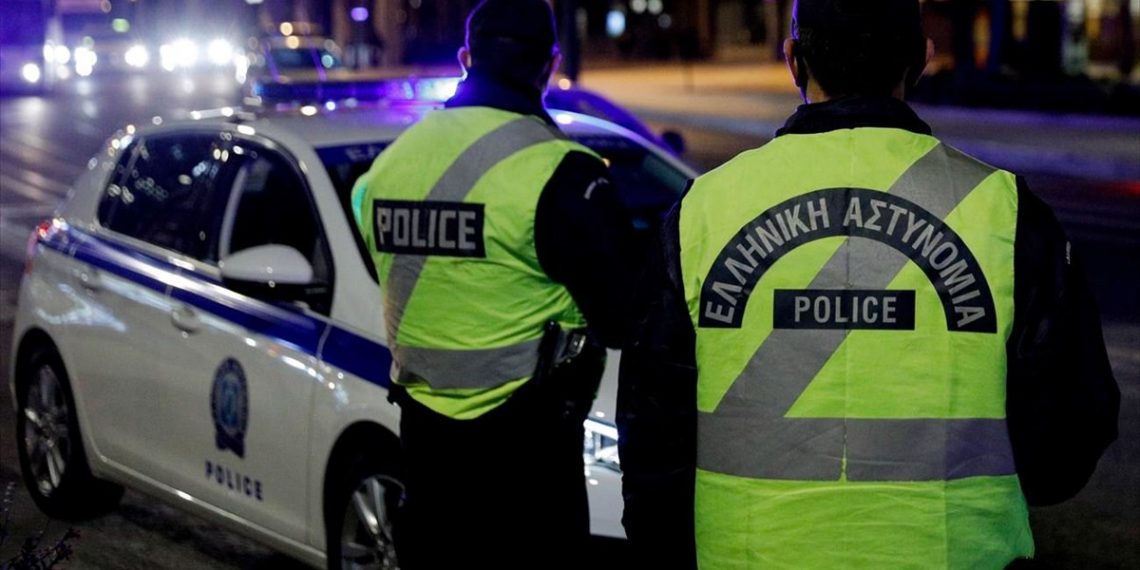 Χειροπέδες, «λουκέτα» σε  καταστήματα και βεβαίωση 190 παραβάσεων στην Θεσσαλία λόγω covid-19