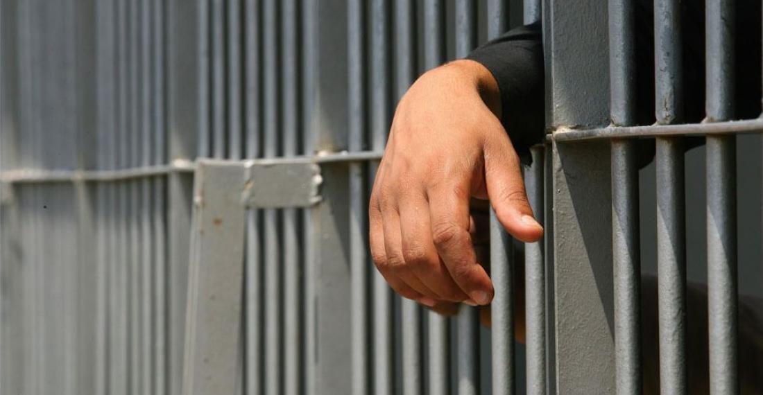 Παραδόθηκε ο 39χρονος δολοφόνος της νονάς του