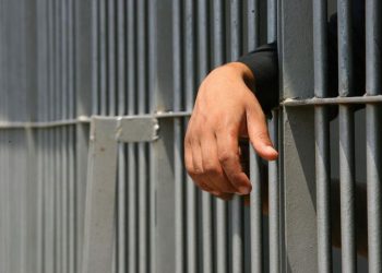 Παραδόθηκε ο 39χρονος δολοφόνος της νονάς του