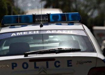 Έριξαν ΙΧΕ αυτοκίνητο πάνω σε περιπολικό επιχειρώντας να διαφύγουν