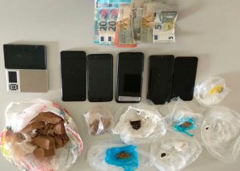Χειροπέδες σε Αλλοδαπούς εμπόρους ναρκωτικών