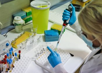 Σαρώνει την Ελλάδα η μετάλλαξη του covid-19