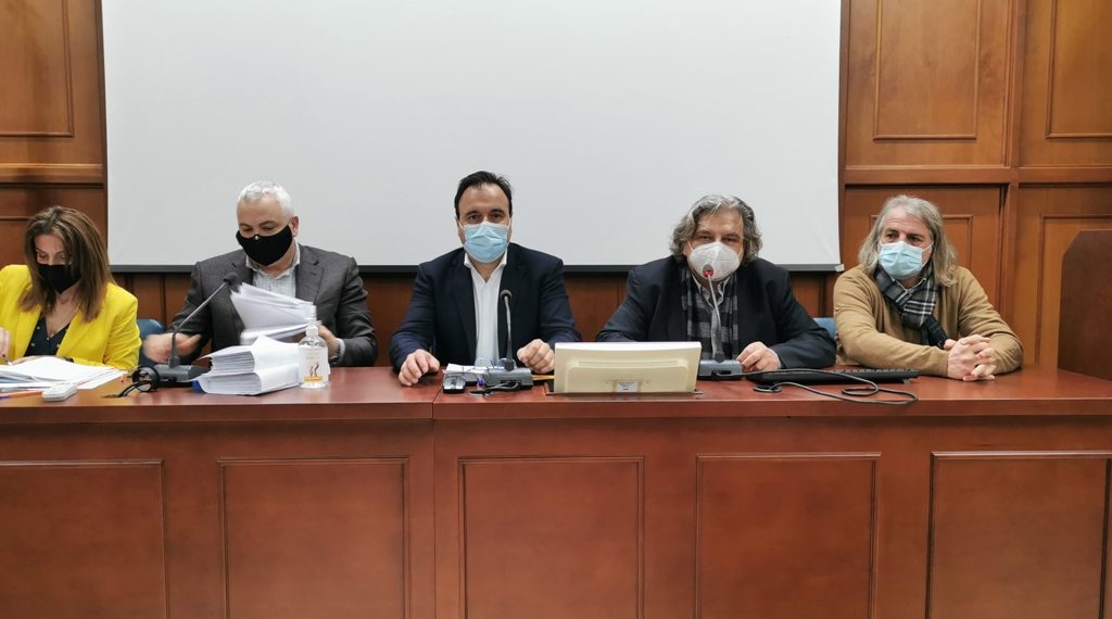 Κάλπη στο Δημαρχείο Τρικάλων και …φλουρί