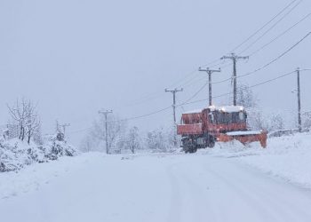 Επιχειρήσεις αποχιονισμού στα ορεινά της Θεσσαλίας