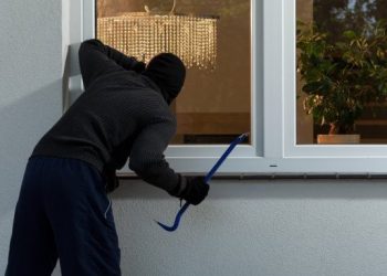 Από το παράθυρο με στόχο τα …πορτοφόλια