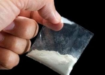 Χειροπέδες σε ανήλικη για κατοχή ηρωίνης