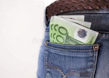 Αγκαλιά με …κόστος 900 ευρώ