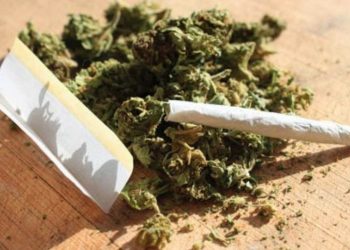 Χειροπέδες μετά τον έλεγχο των Αστυνομικών