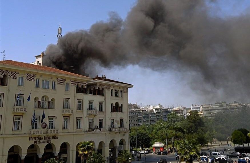 Χαροπαλεύουν στην ΜΕΘ μετά από πυρκαγιά