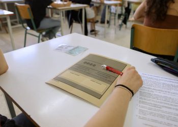 Με μέσο όρο αποχής 22,8%