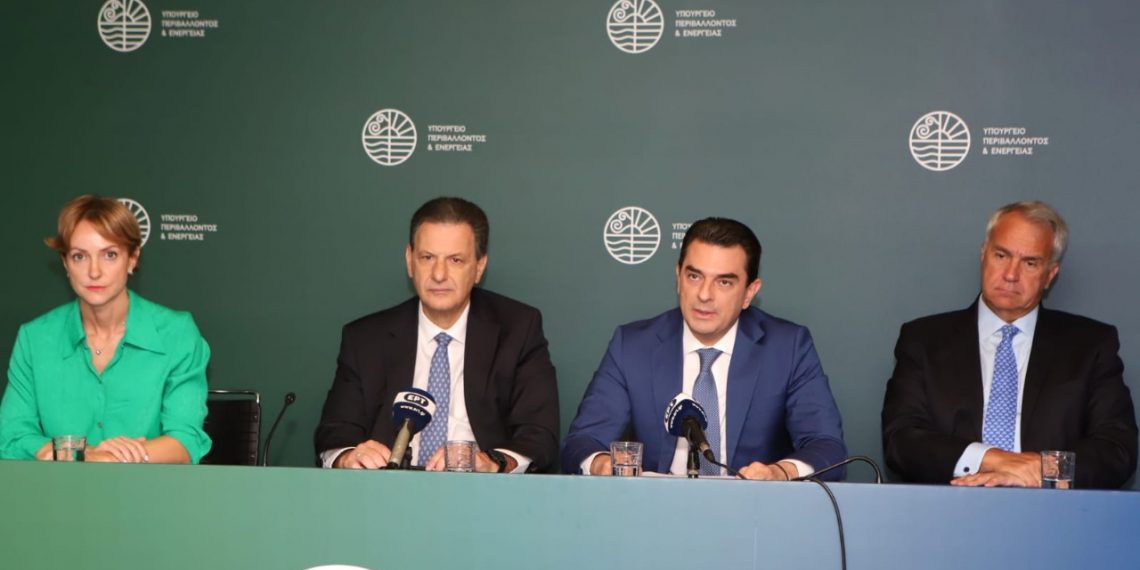 Κώστας Σκρέκας: Προωθούμε άμεσα και μακροπρόθεσμα μέτρα για την εξοικονόμηση ενέργειας στο Δημόσιο