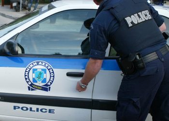 Προσαγωγές Υγειονομικών μετά από διαμαρτυρία έξω από την οικία του Πρωθυπουργού