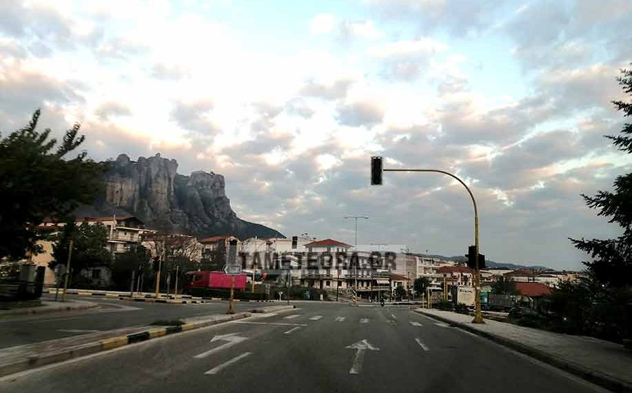 Πρόβλημα με τον φωτισμού οδού της Καλαμπάκας λόγω …τροχαίου ατυχήματος