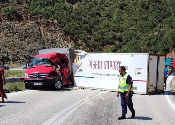 Σύγκρουση οχημάτων με τραυματίες στην Τρυγώνα Καλαμπάκας
