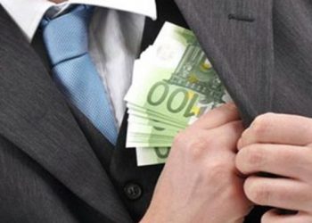 Χειροπέδες σε υπόθεση εκβιασμού και τοκογλυφίας