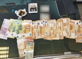 Συλλήψεις και δικογραφία για σπείρα απατεώνων