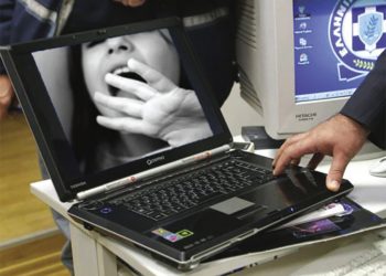 Χειροπέδες σε υπόθεση πορνογραφίας σε βάρος ανηλίκων