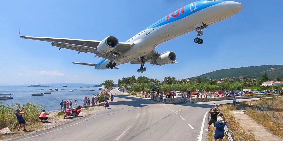 Συλλήψεις στο αεροδρόμιο της Σκιάθου