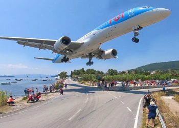 Συλλήψεις στο αεροδρόμιο της Σκιάθου