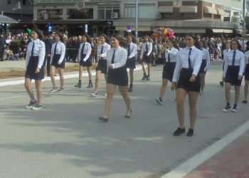 Με πλήθος κόσμου και εξαιρετικές καιρικές συνθήκες η παρέλαση στα Τρίκαλα