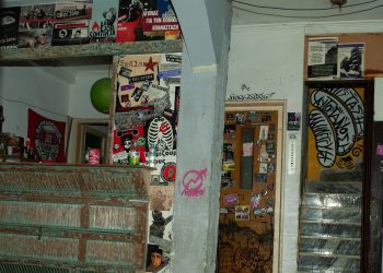 Επεισοδιακή αστυνομική επιχείρηση στην Λάρισα με συλλήψεις και τραυματισμούς