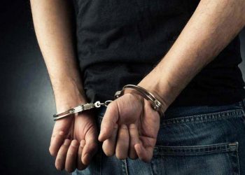 Χειροπέδες σε Ιερόσυλο