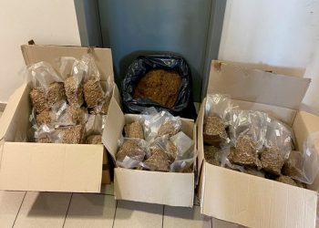 Χειροπέδες σε Αλλοδαπή για διακίνηση αφορολόγητου χύμα καπνού