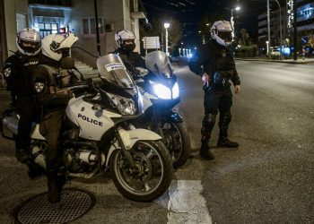 Έλεγχος των Αστυνομικών και …χειροπέδες