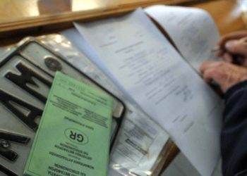 Με πλαστές πινακίδες κυκλοφορίας