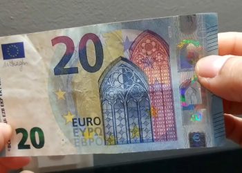 «Έριχναν» στην αγορά πλαστά χαρτονομίσματα