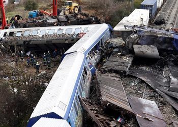 Ανεβαίνει ο αριθμός των νεκρών του σιδηροδρομικού δυστυχήματος στα Τέμπη