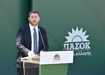 Εμείς μπαίνουμε εμπόδιο σε αυτά που χρεοκόπησαν την Ελλάδα