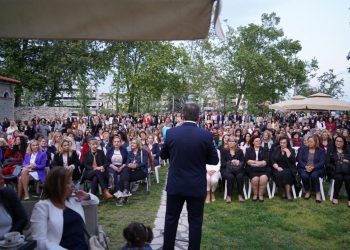 Περιοδείες και συνάντηση με το … «ασθενές» φύλο