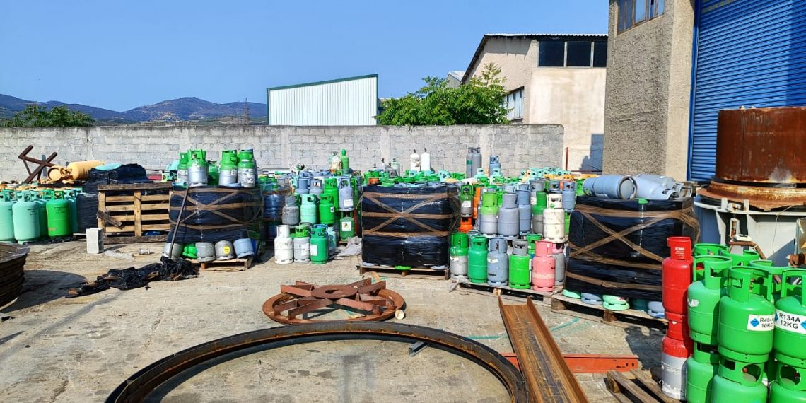Σύλληψη και πρόστιμα για διακίνηση παράνομου φρέοντος σε Πελοπόννησο και Θεσσαλία