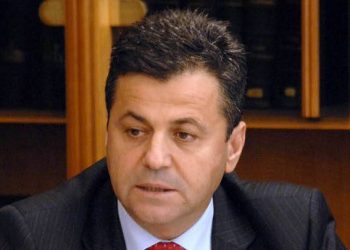 Απόσυρση ενδιαφέροντος με αιχμηρή ανακοίνωση