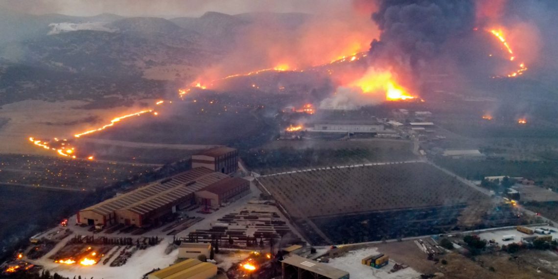 Ανυπολόγιστες καταστροφές στην Μαγνησία και επιχειρήσεις εκκένωσης περιοχών