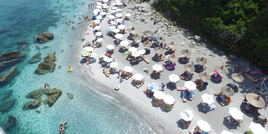 Έλεγχοι και συλλήψεις για την κατάληψη παραλιών στην Αγιά