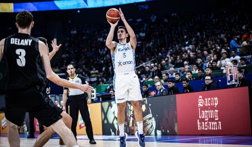 Αγχωτική νίκη και πρόκριση στους «16»
