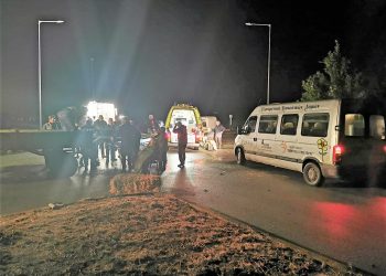 Συνεχίζεται η επιχείρηση απεγκλωβισμού πολιτών στα Μεγάλα Καλύβια