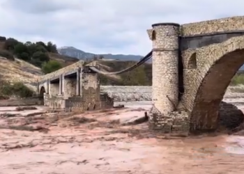 Κατέρρευσε τμήμα από το ιστορικό γεφύρι της Σαρακίνας και καθίζηση της γέφυρας Διάβας