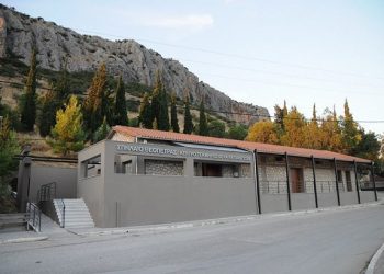 Κλειστό και το Κέντρο Τεκμηρίωσης και Εκπαίδευσης του Σπηλαίου Θεόπετρας