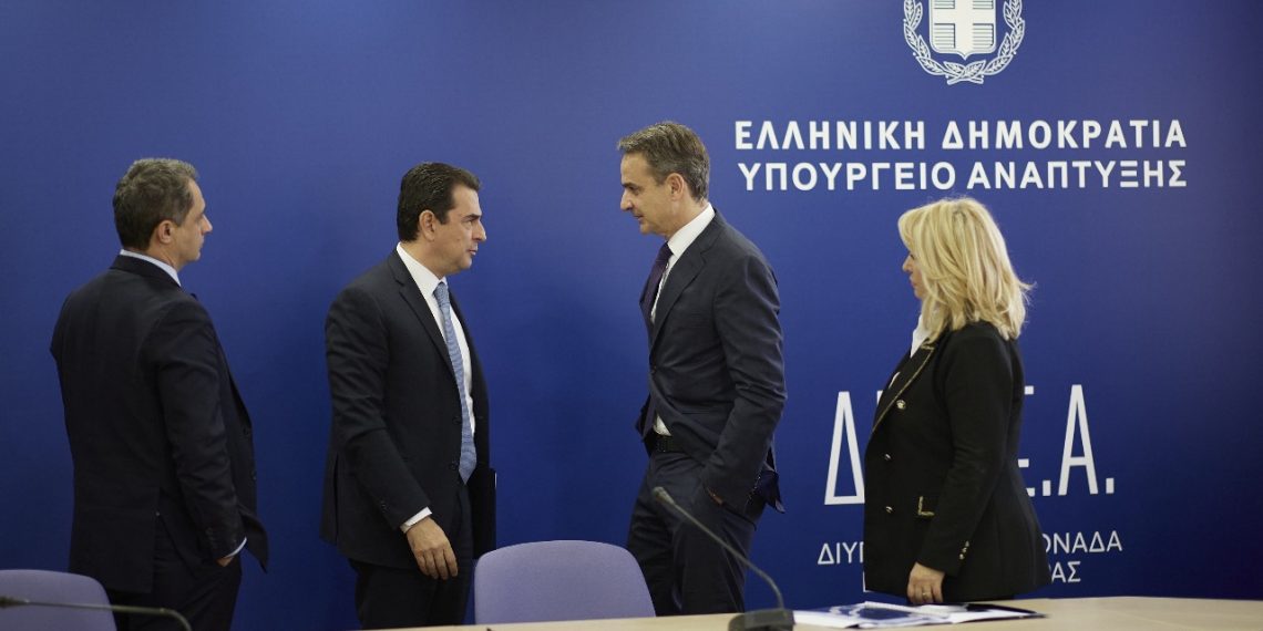 Στο Υπουργείο Ανάπτυξης ο Πρωθυπουργός Κυριάκος Μητσοτάκης