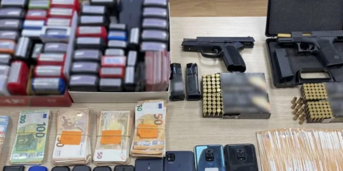 Εξαρθρώθηκε εγκληματική οργάνωση για φορολογικές απάτες