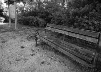 Ένας αλήτης πέθανε στου πάρκου την πλατεία
