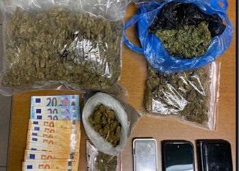 Έφοδος Αστυνομικών σε οικία έμπορου χασίς στα Τρίκαλα
