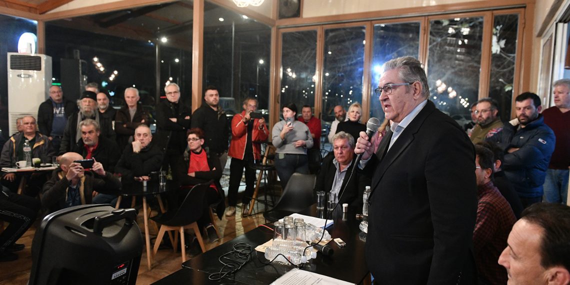 Στο αγροτικό μπλόκο στο Ζάρκο ο Δημήτρης Κουτσούμπας