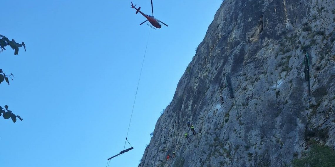 Εναέριες εργασίες στο Σπήλαιο Θεόπετρας