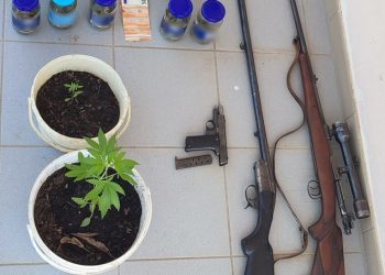 Έφοδος Αστυνομικών σε οικία και επιχείρηση στην Φαρκαδόνα